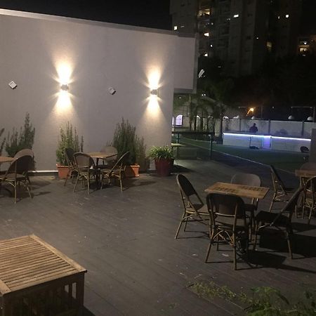Avia Hotel & Resort Yehud-Monosson エクステリア 写真