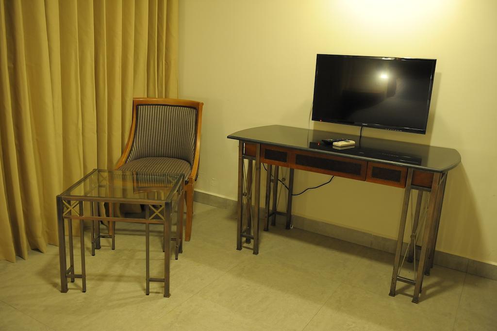 Avia Hotel & Resort Yehud-Monosson エクステリア 写真