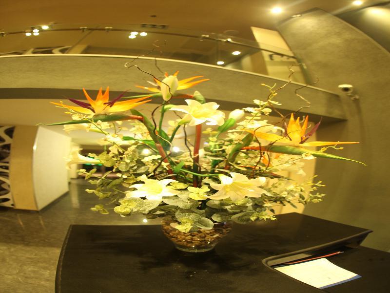 Avia Hotel & Resort Yehud-Monosson エクステリア 写真