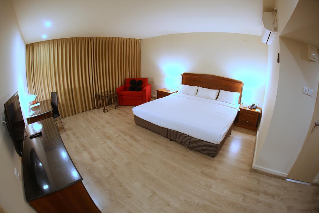 Avia Hotel & Resort Yehud-Monosson エクステリア 写真
