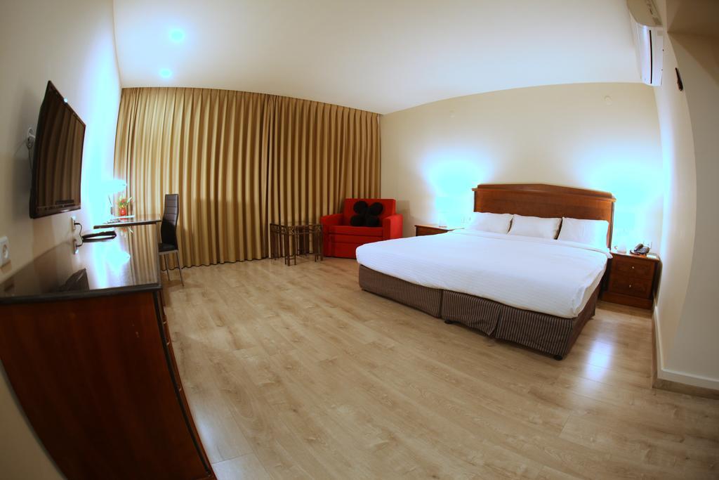 Avia Hotel & Resort Yehud-Monosson エクステリア 写真