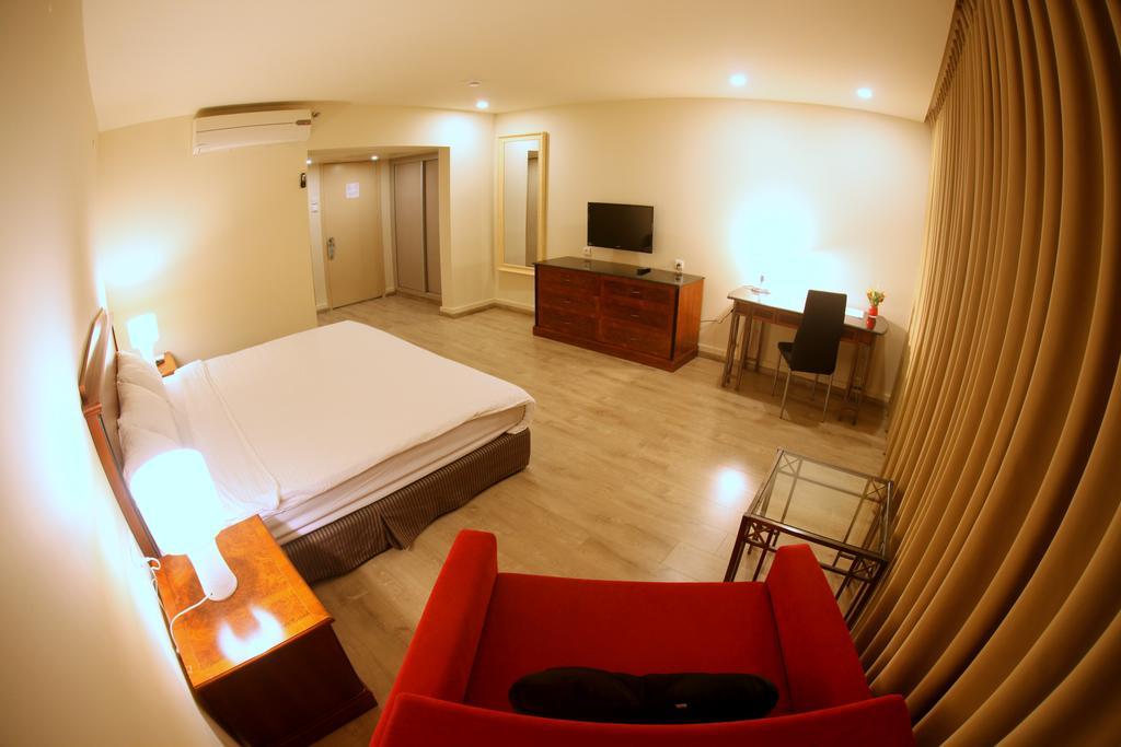 Avia Hotel & Resort Yehud-Monosson エクステリア 写真