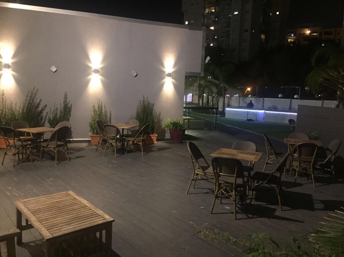 Avia Hotel & Resort Yehud-Monosson エクステリア 写真