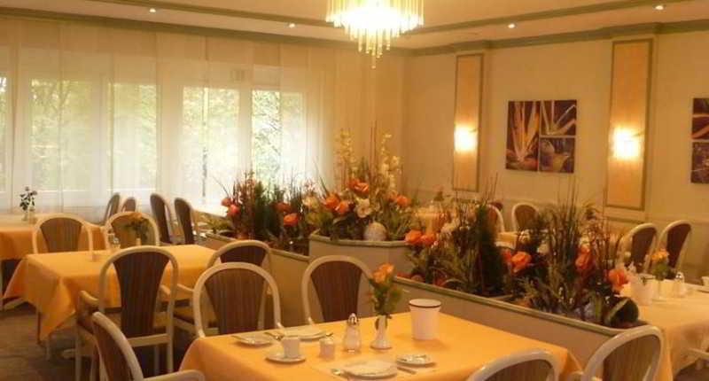 Avia Hotel & Resort Yehud-Monosson エクステリア 写真