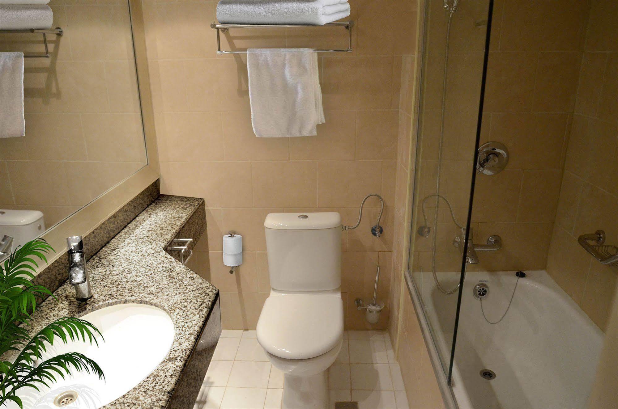 Avia Hotel & Resort Yehud-Monosson エクステリア 写真