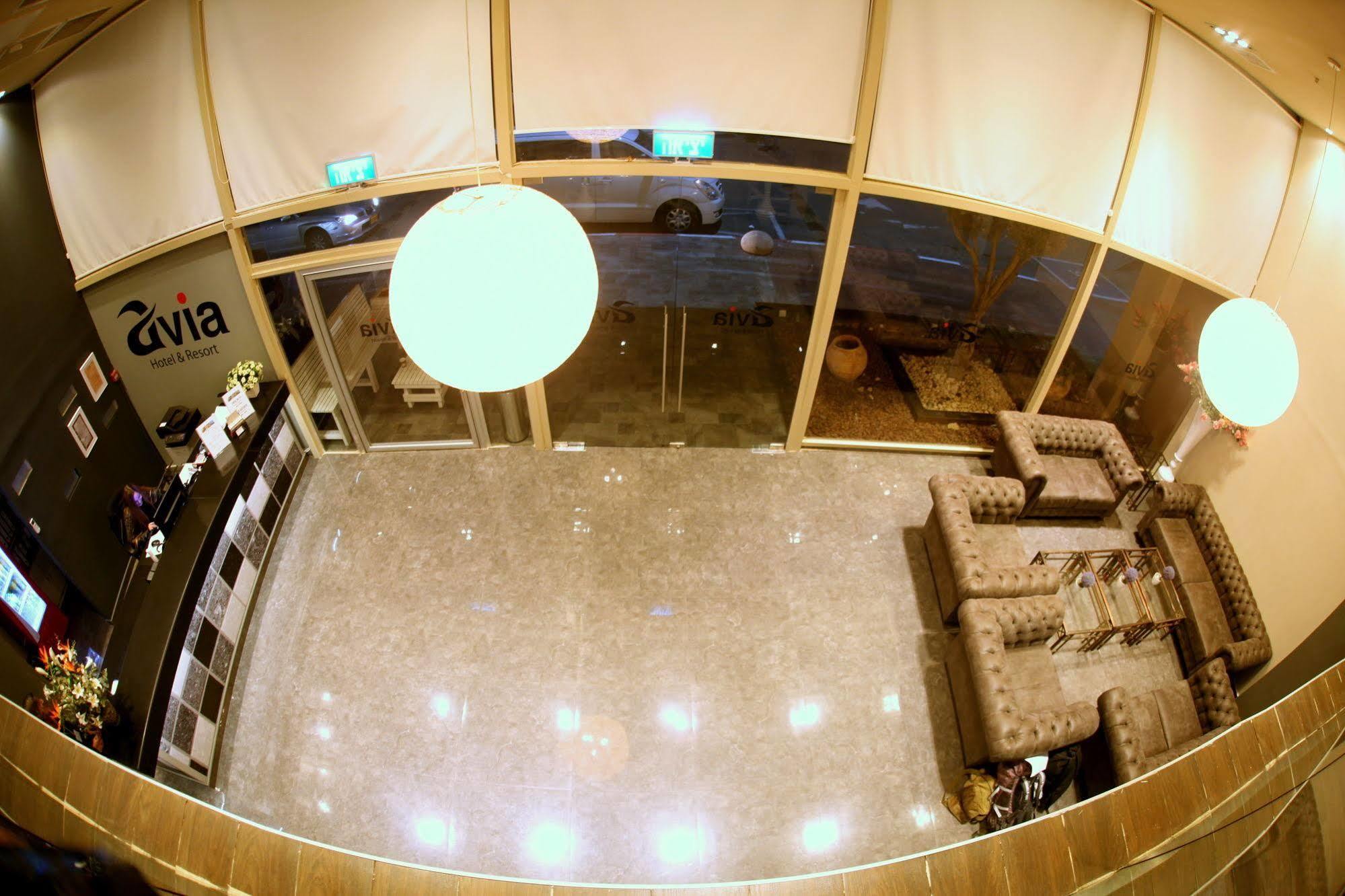 Avia Hotel & Resort Yehud-Monosson エクステリア 写真