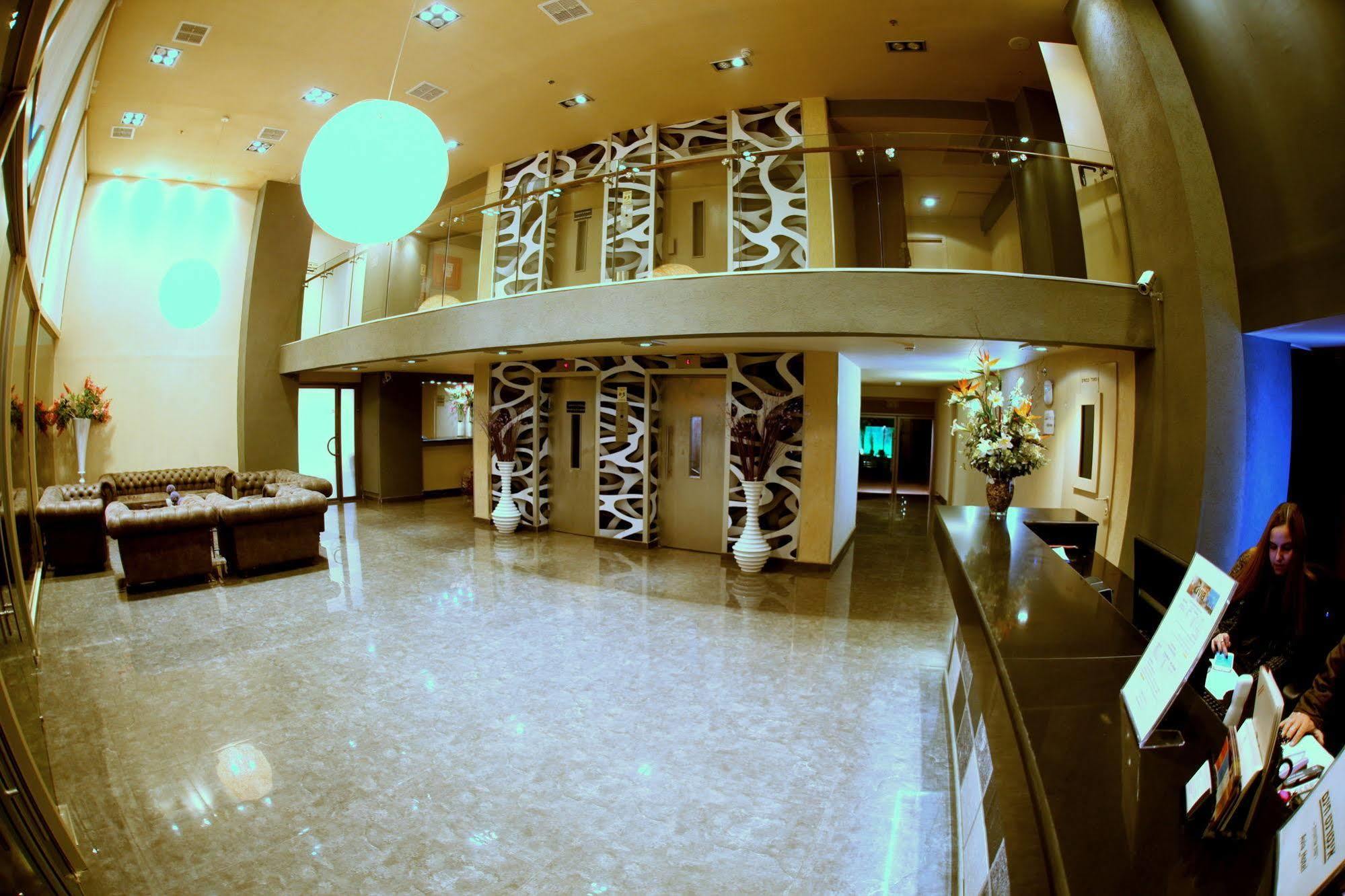 Avia Hotel & Resort Yehud-Monosson エクステリア 写真