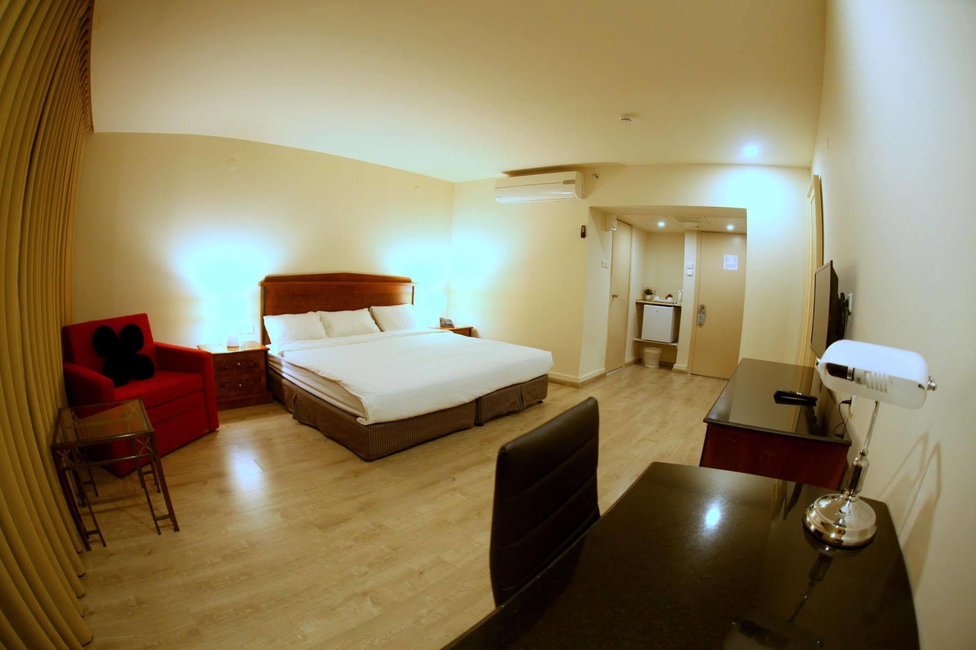 Avia Hotel & Resort Yehud-Monosson エクステリア 写真